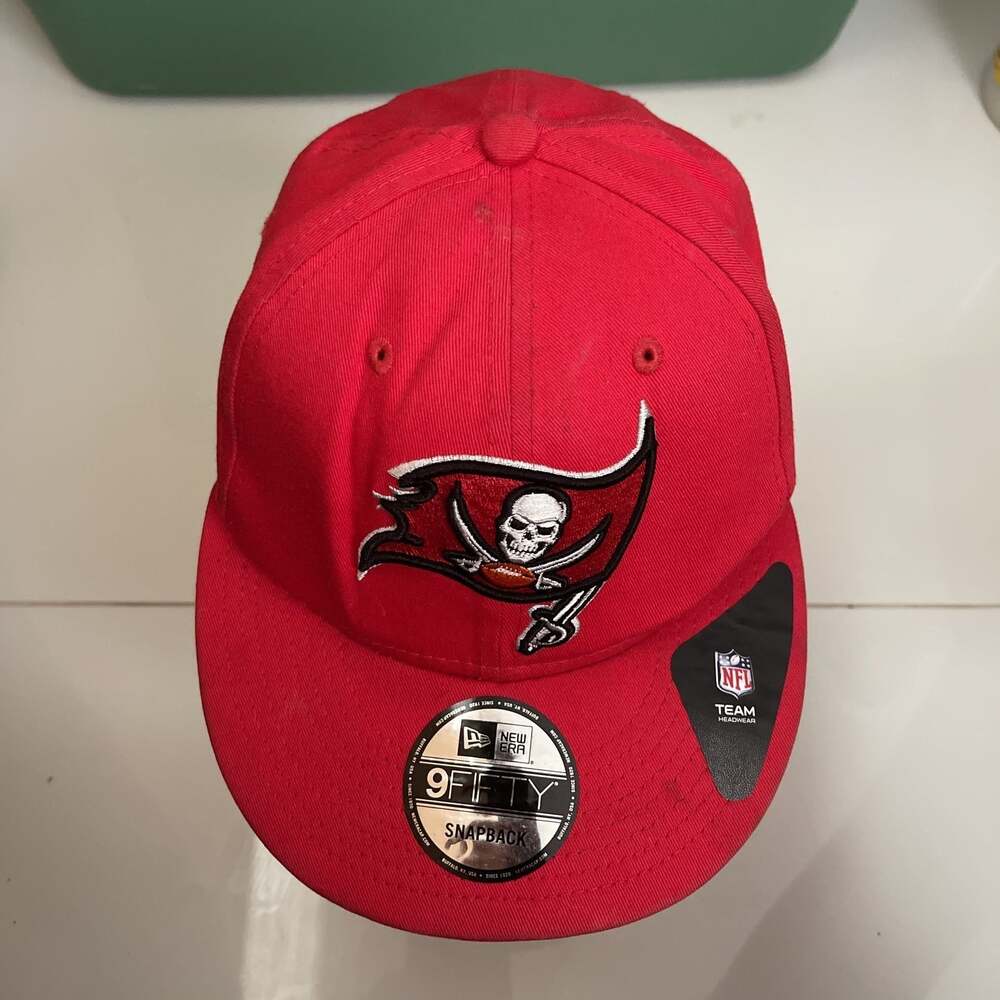 New Era Tampa Bay Buccaneers 9FIFTY Snapback Hat Red NFL Team Headwear - Picture 1 of 5